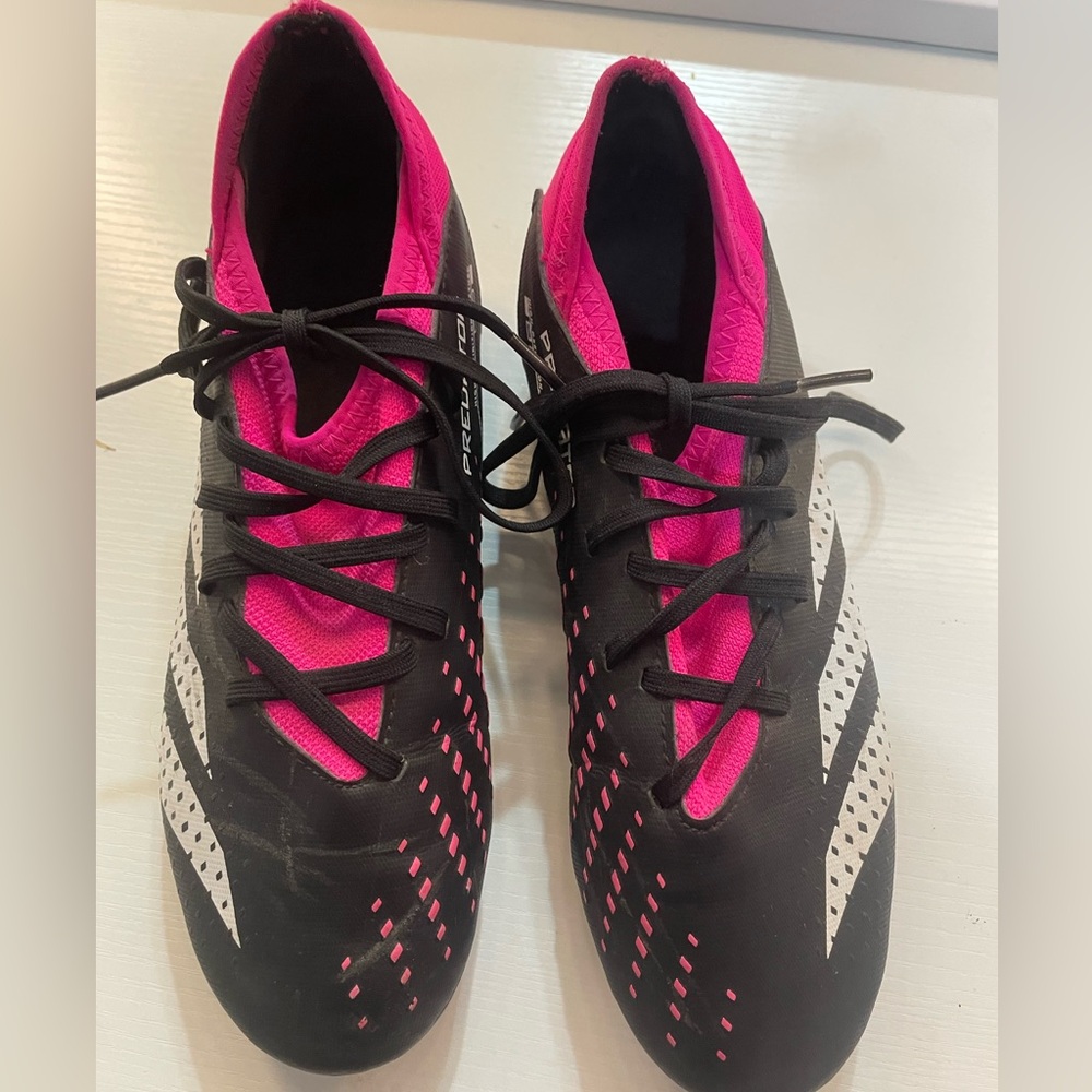 woman’s adidas predator soccer cleats size 6